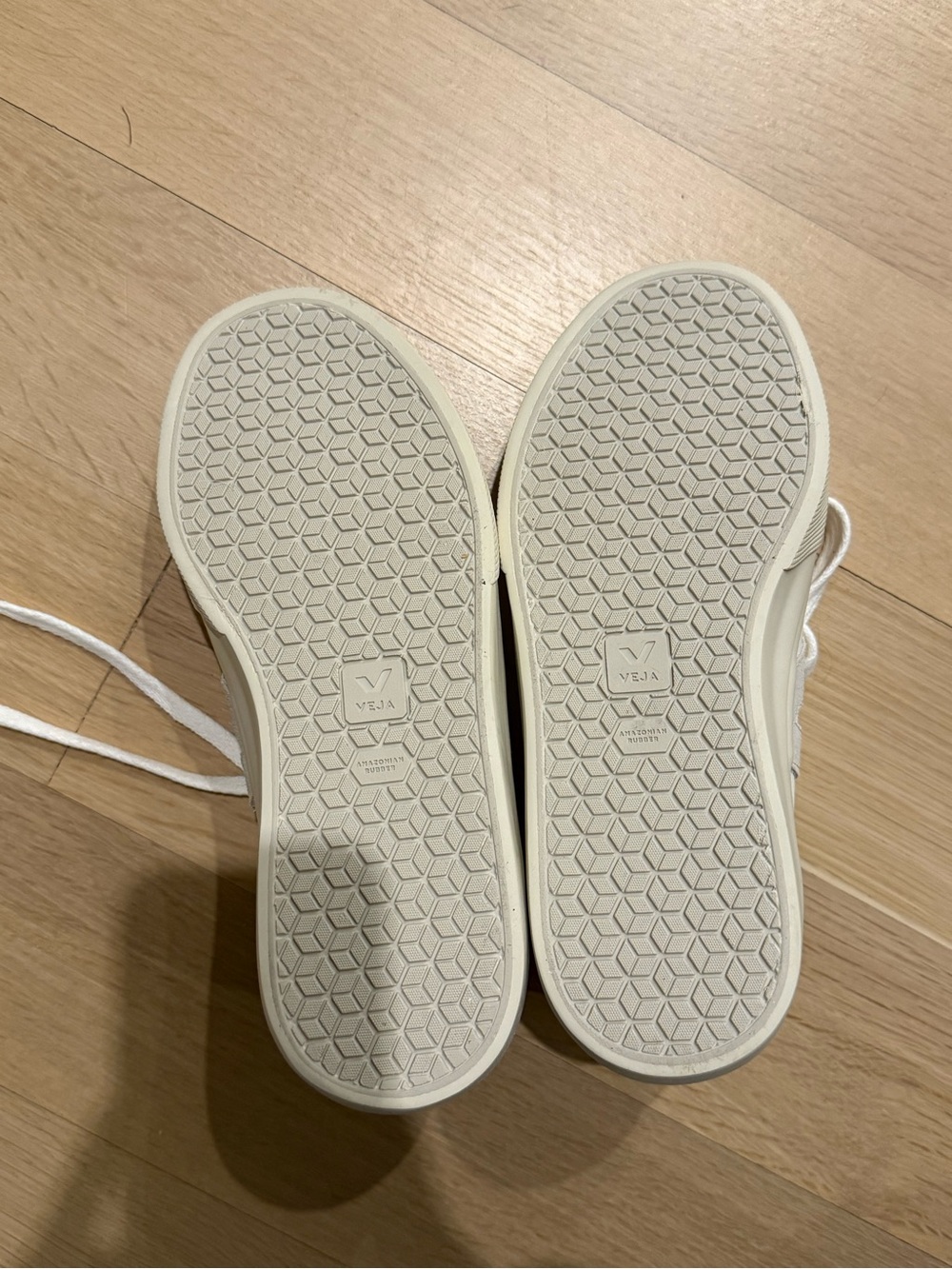 Never worn Vejas size 7! - Picture 4 of 7